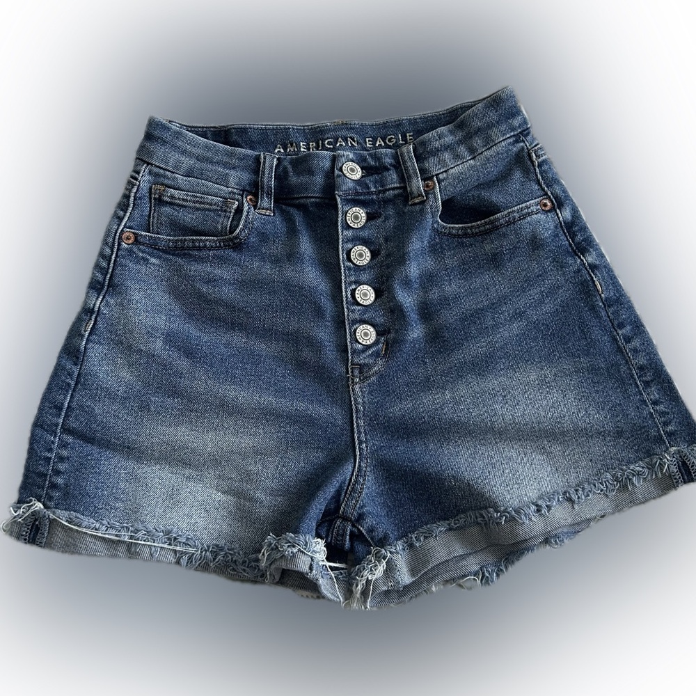 AMERICAN EAGLE CURVY HIGH RISE MOM SHORT